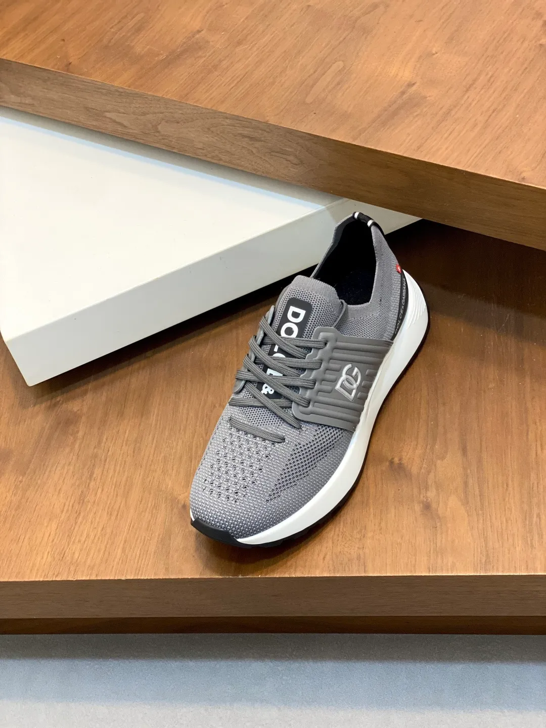 Men's Men's Shoes 💰700••New arrivals••Dolce&Gabbana••DG✔️High-end men's sports•casual shoes. Original goods from top counters. Original imported cowhide, multi-material splicing design ➕Imported cowhide lining, cowhide feet ➕Original TPR elastic outsole.  Size: 39-44 (38, 45 customized)